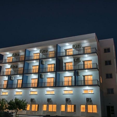 Deniz Airport Suites Nicosia Exterior foto