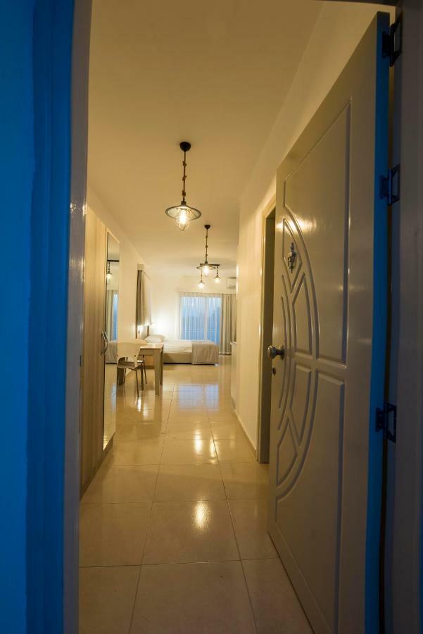 Deniz Airport Suites Nicosia Exterior foto