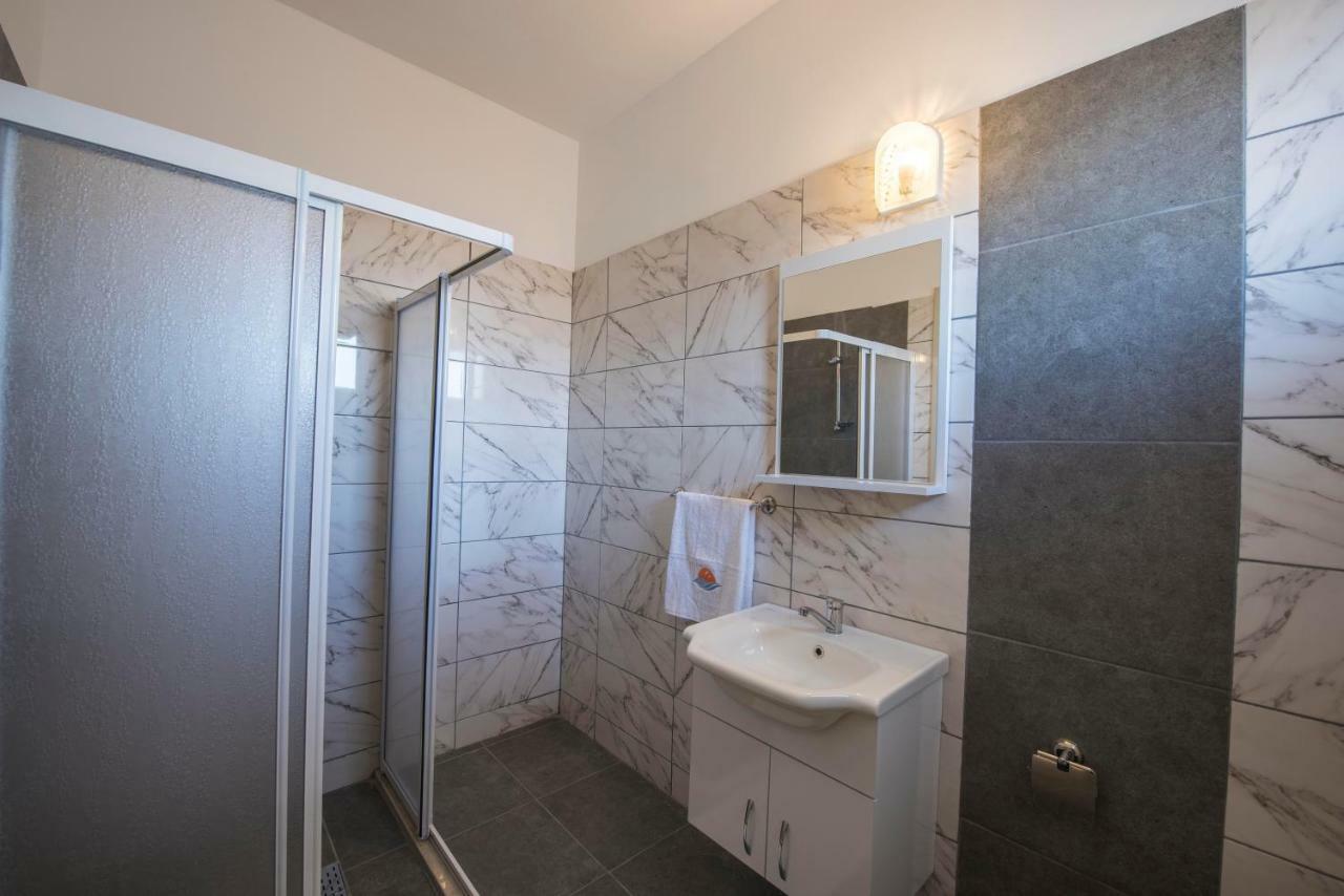 Deniz Airport Suites Nicosia Exterior foto