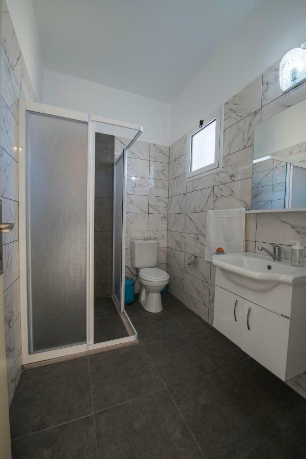 Deniz Airport Suites Nicosia Exterior foto