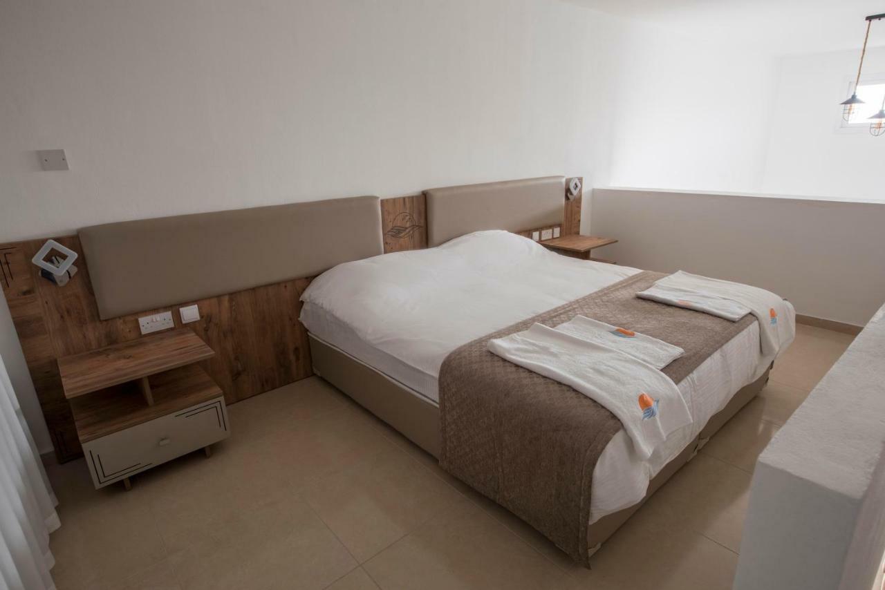 Deniz Airport Suites Nicosia Exterior foto