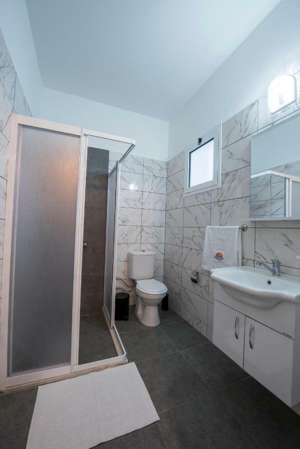 Deniz Airport Suites Nicosia Exterior foto