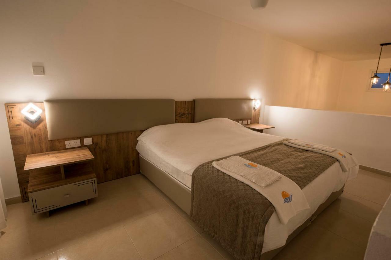 Deniz Airport Suites Nicosia Exterior foto
