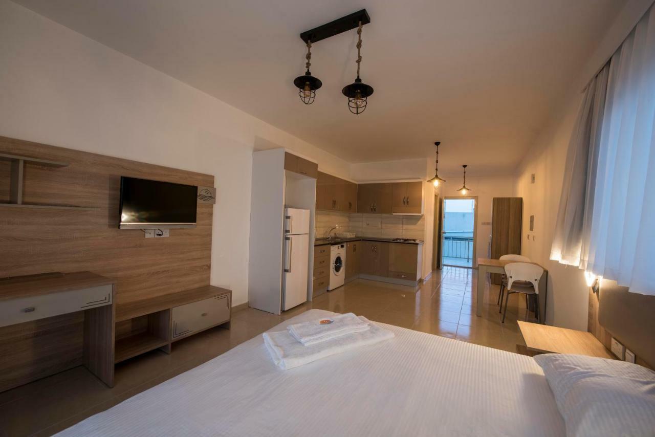 Deniz Airport Suites Nicosia Exterior foto