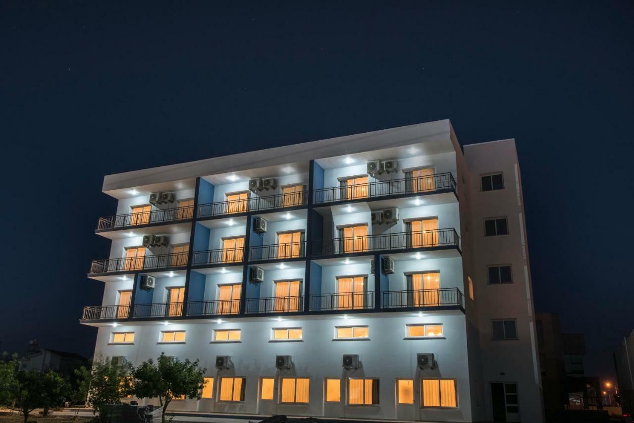 Deniz Airport Suites Nicosia Exterior foto