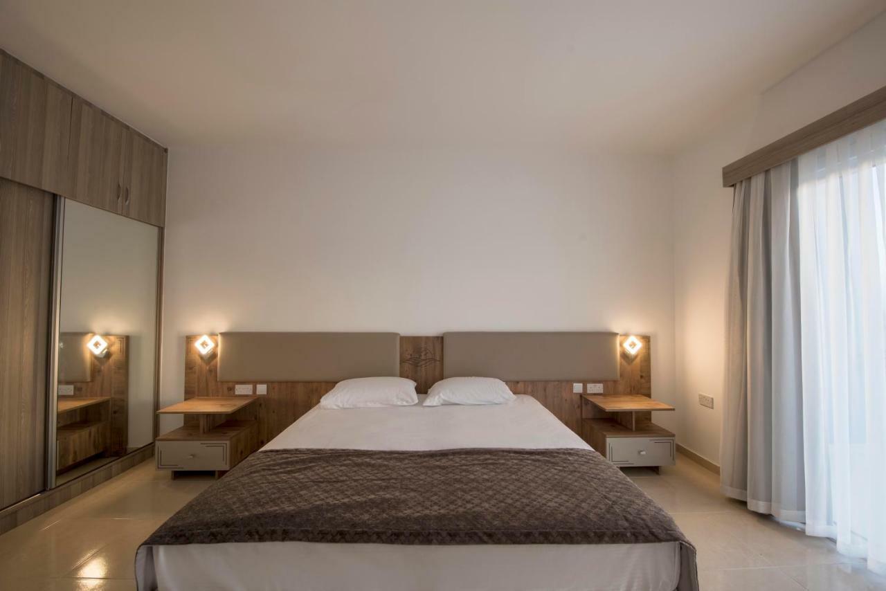 Deniz Airport Suites Nicosia Exterior foto