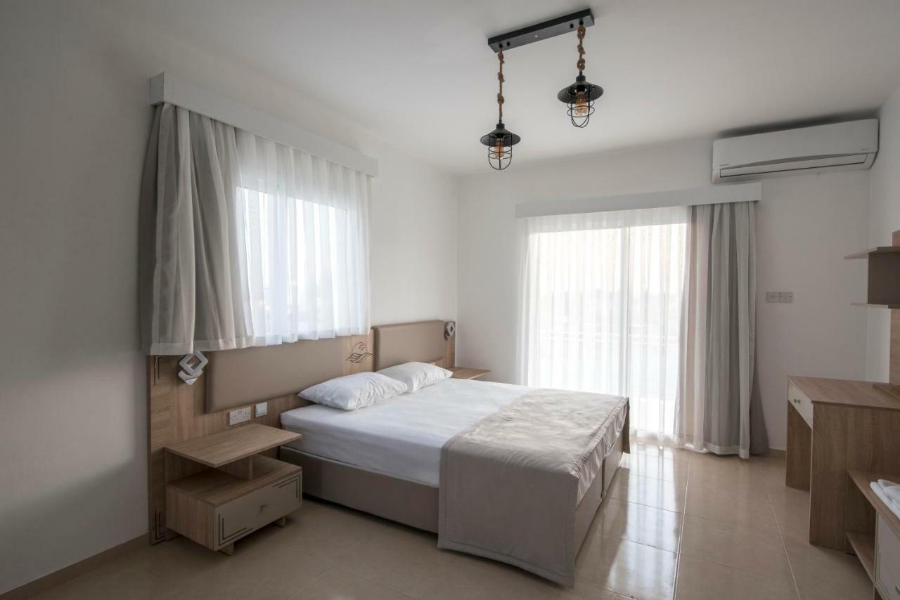 Deniz Airport Suites Nicosia Exterior foto