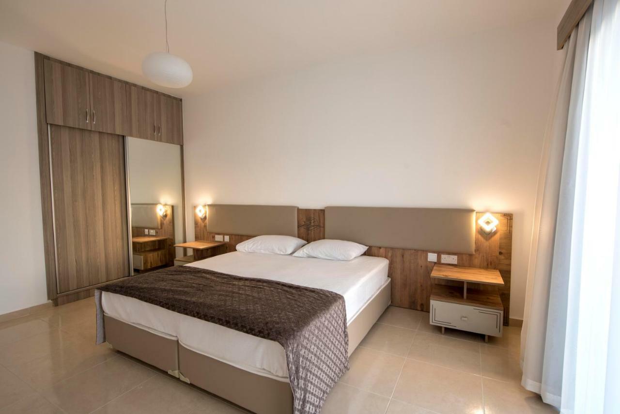 Deniz Airport Suites Nicosia Exterior foto