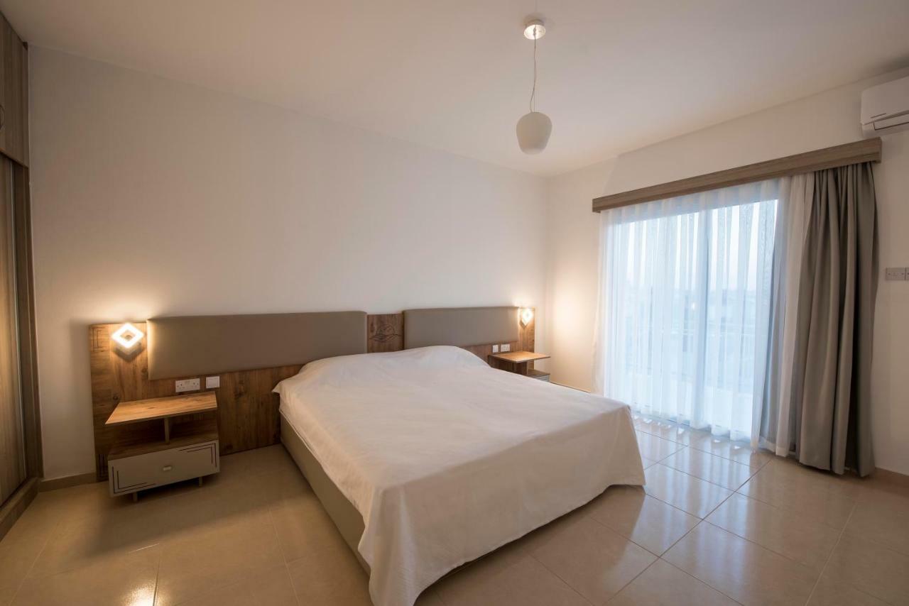 Deniz Airport Suites Nicosia Exterior foto