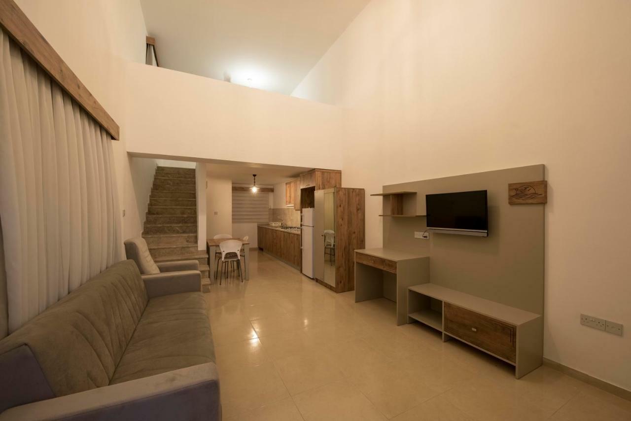 Deniz Airport Suites Nicosia Exterior foto