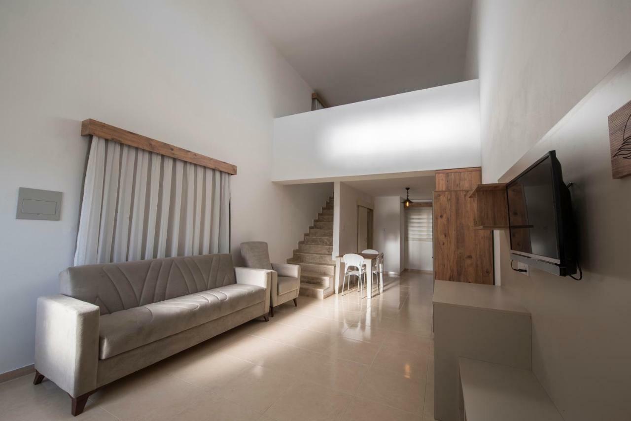 Deniz Airport Suites Nicosia Exterior foto