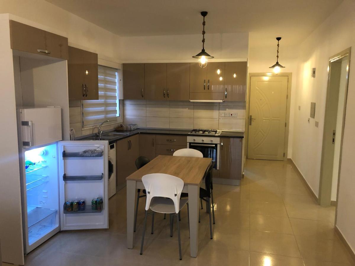 Deniz Airport Suites Nicosia Exterior foto