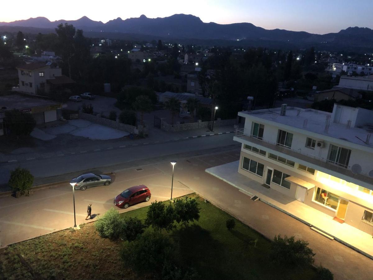 Deniz Airport Suites Nicosia Exterior foto