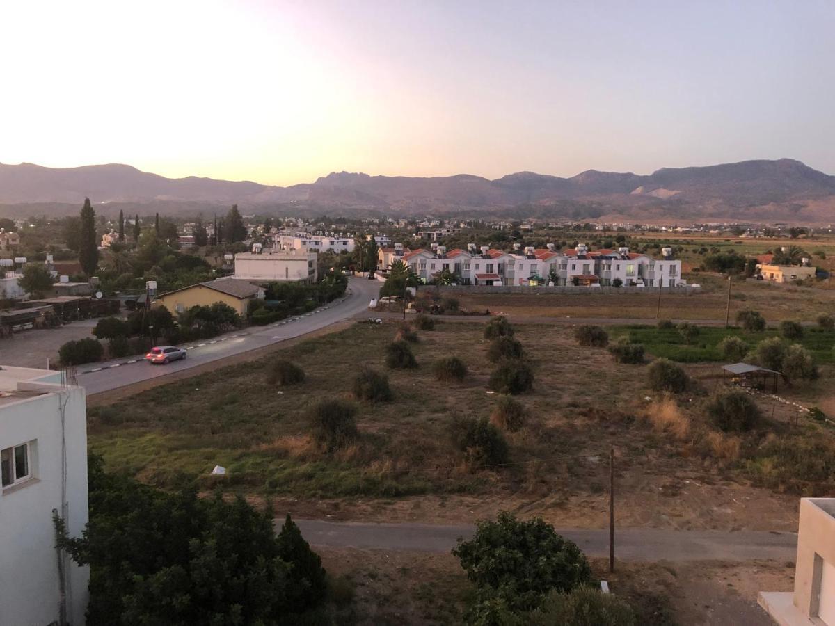 Deniz Airport Suites Nicosia Exterior foto